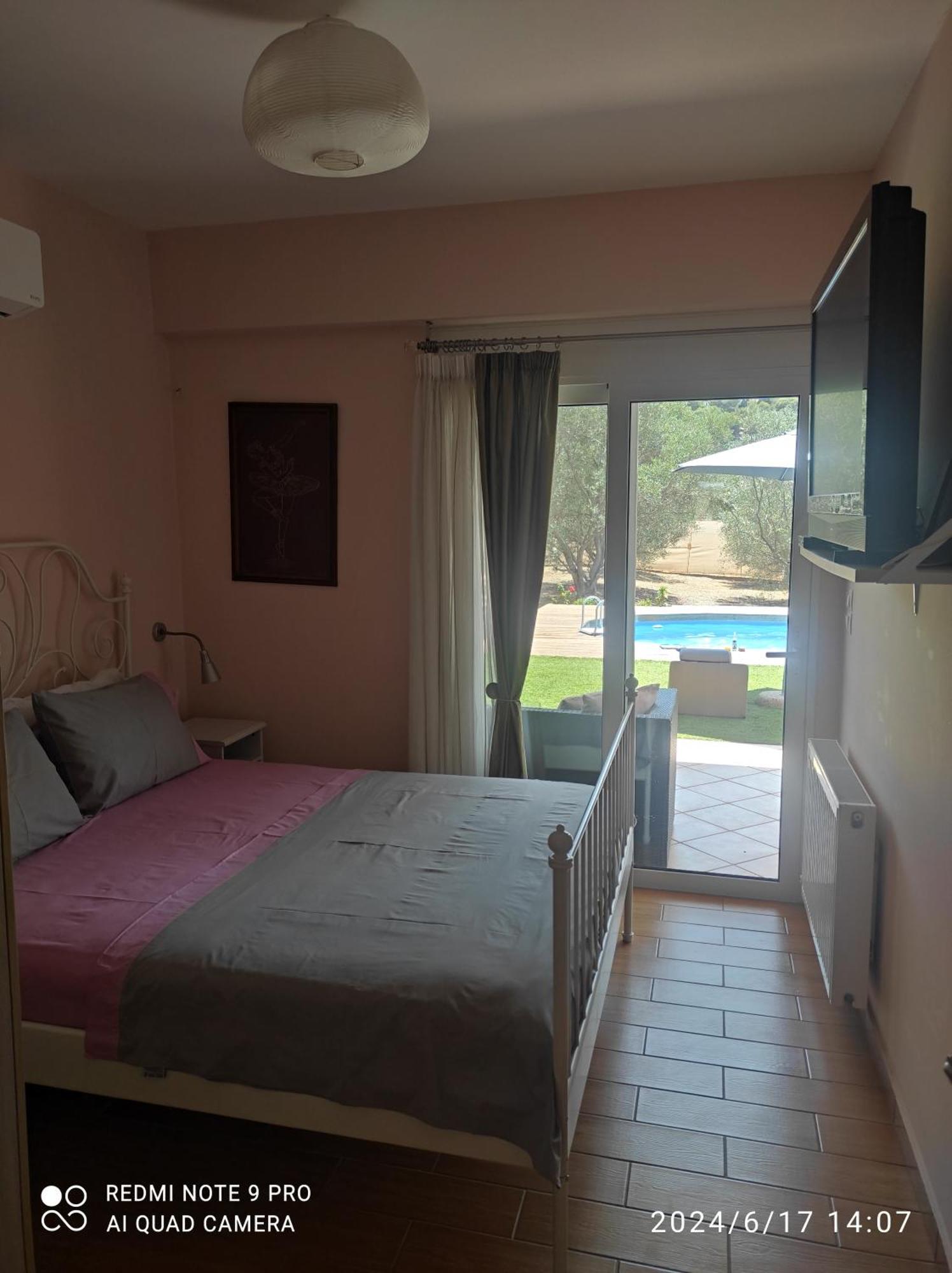 Lagonisi Villa *